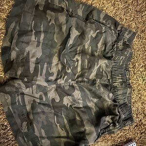 Green and Brown Cargo Shorts Lightweight Relaxed Fit